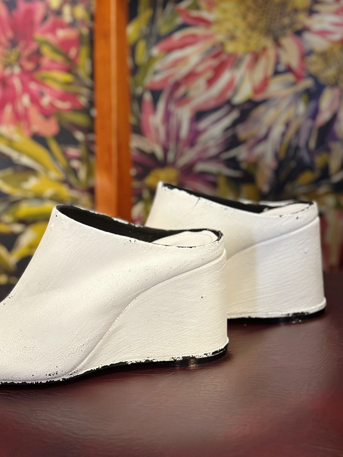 MM⑥ ⑥Logo Paint Anatomic Slipper