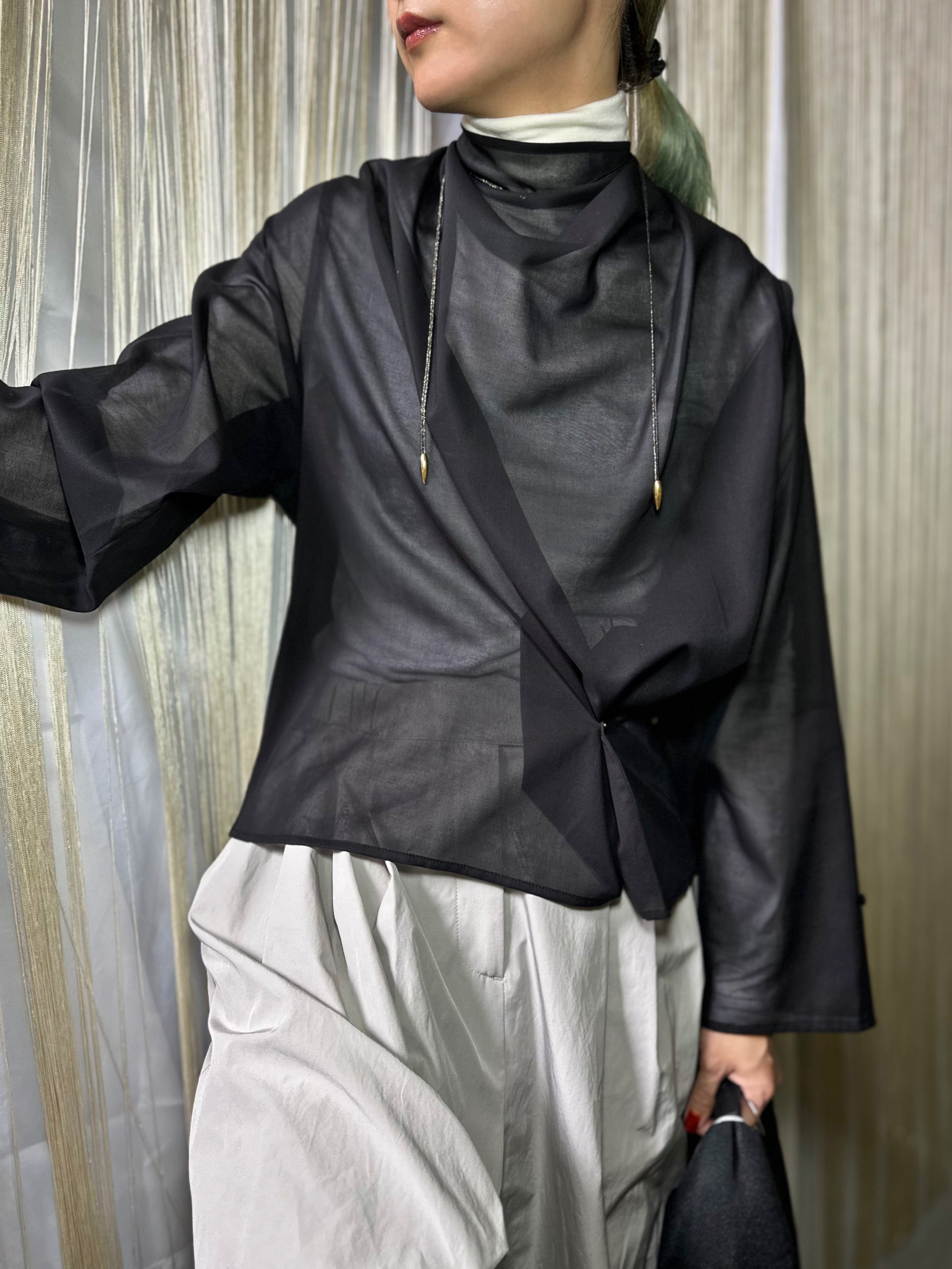 AMOMENTO MOCK NECK TWO WAY BLOUSE