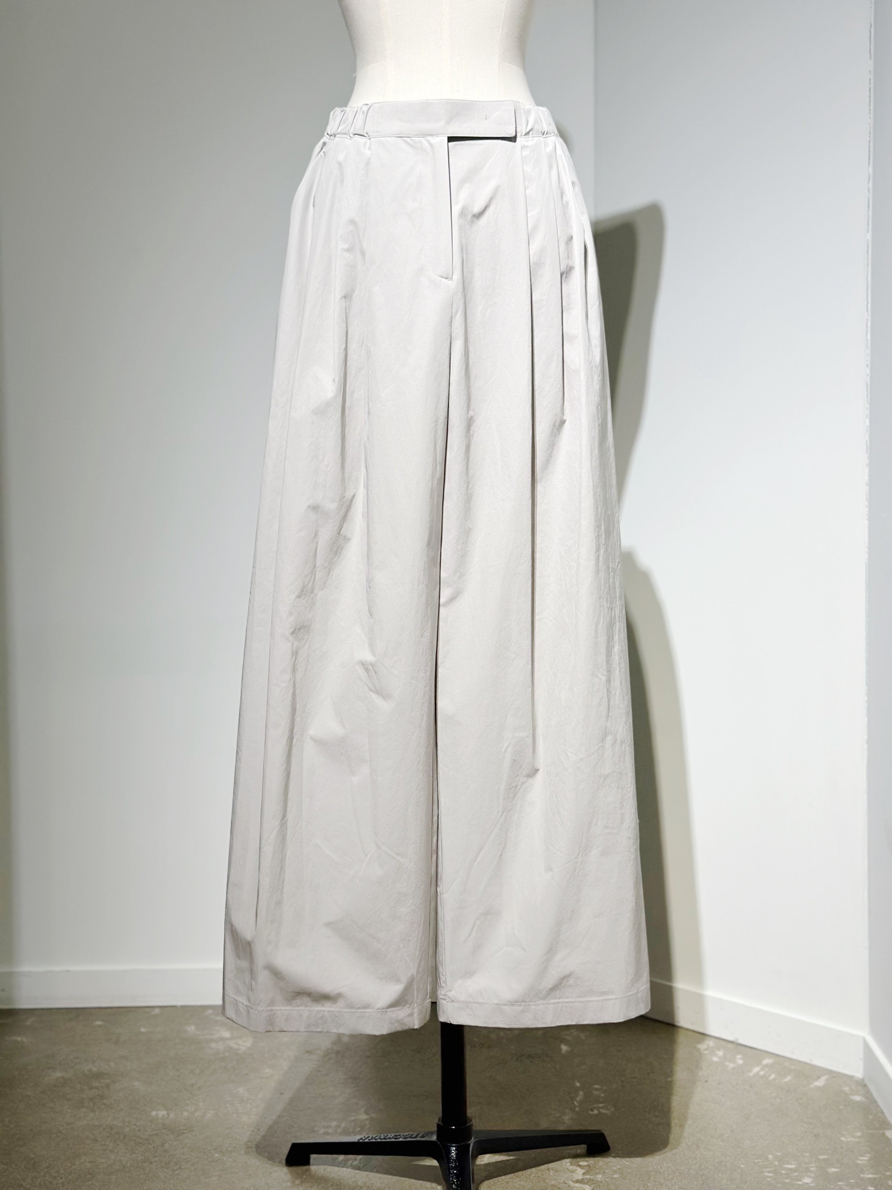 AMOMENTO THREE TUCK BANDING PANTS