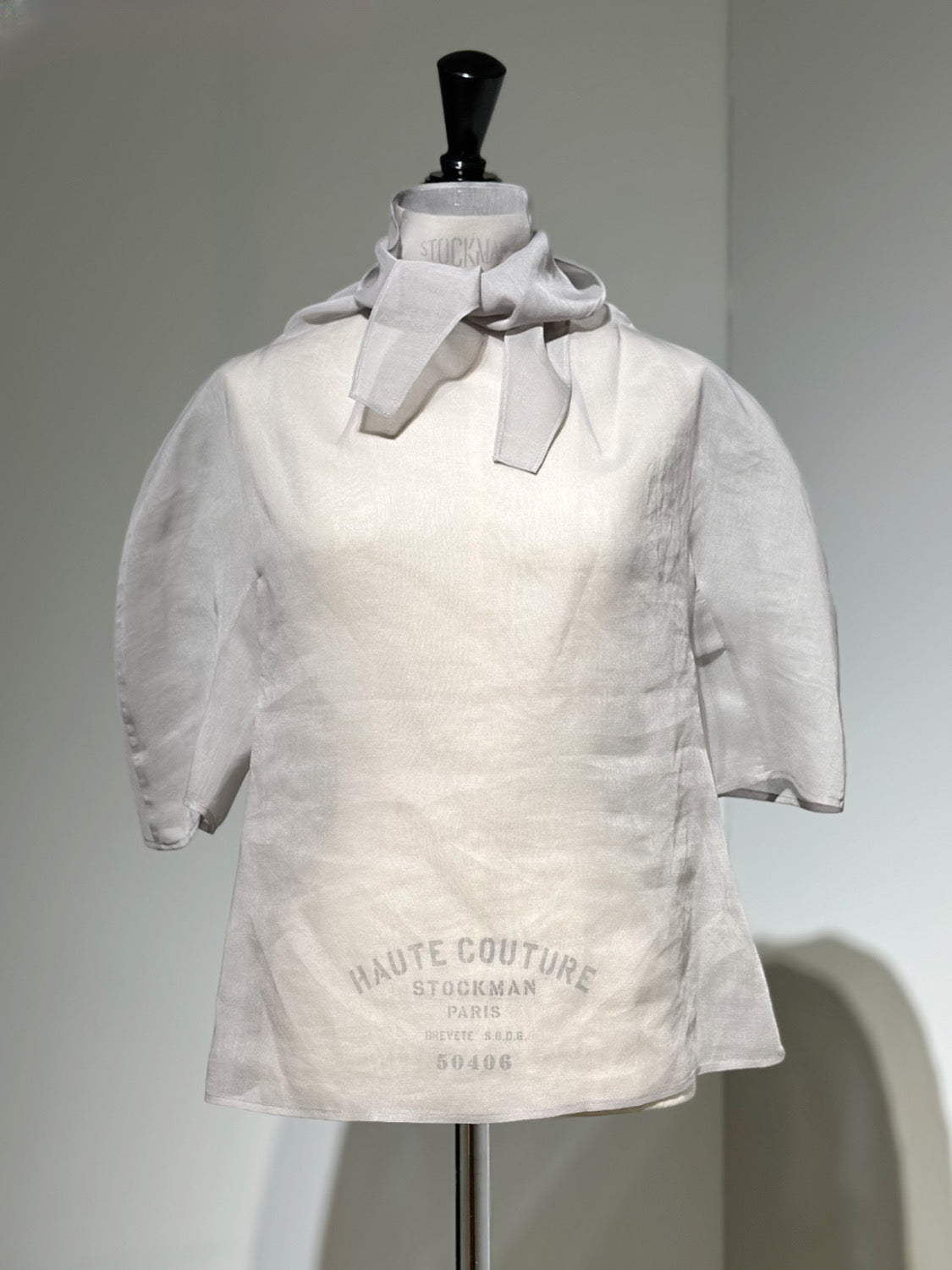 AMOMENTO KNOTTED COLLAR TOP