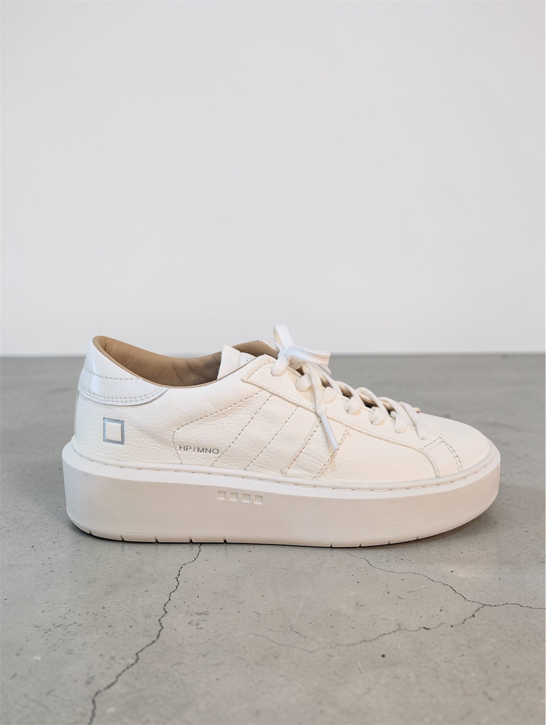D.A.T.E.【HILL PLATFORM MONO MILK】