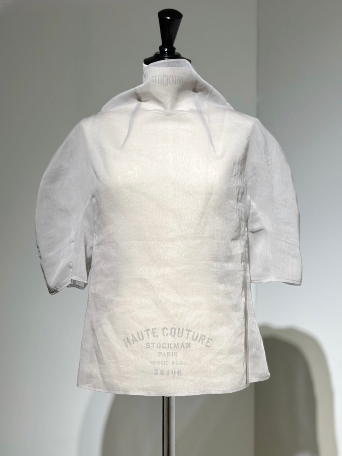 AMOMENTO KNOTTED COLLAR TOP