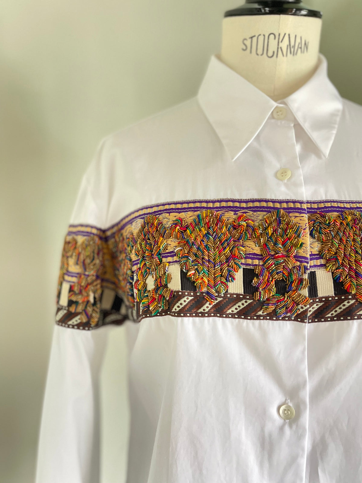 DRIES VAN NOTEN【262-010742】CHLORIS TRIS EMB 4445 W.W.SHIRT
