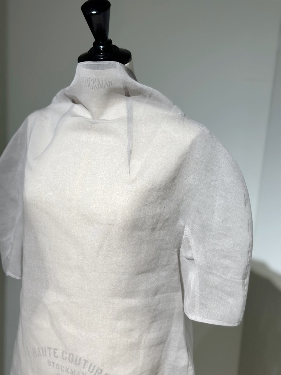 AMOMENTO KNOTTED COLLAR TOP