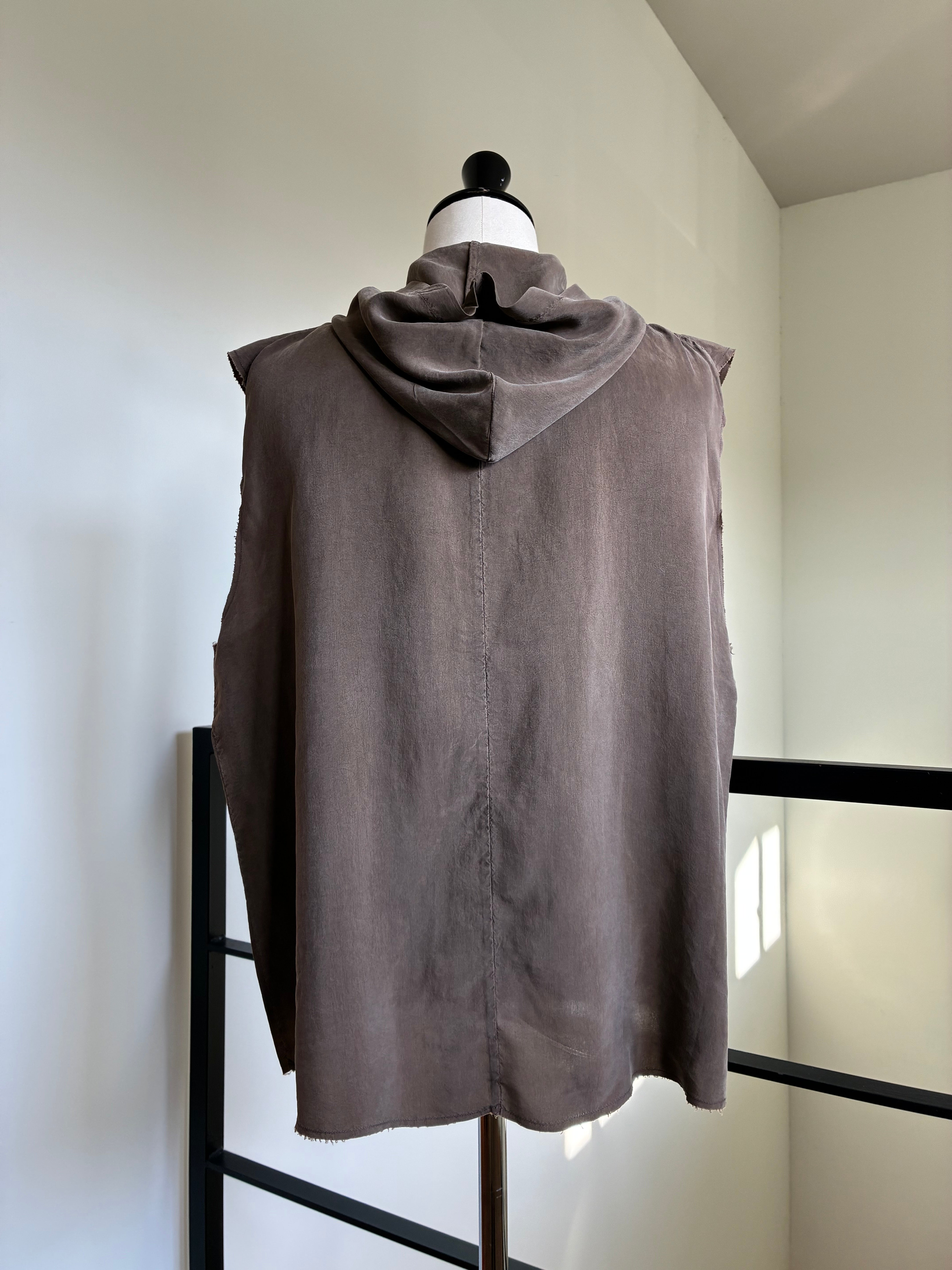 GABRIELA COLL GARMENTS NO.335 CUPRO SLEEVELESS HOODED ZIPPER TOP