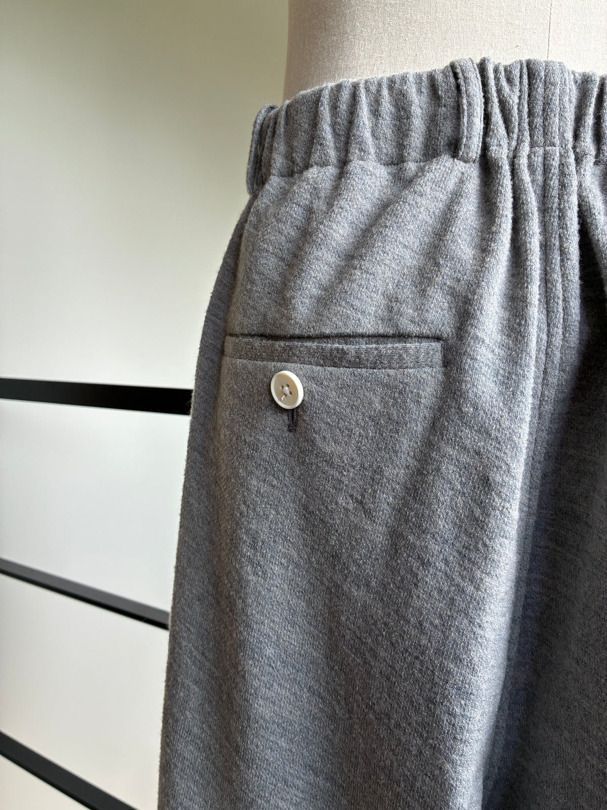 nonnotte 050 Elastic In-Tuck Wide Tapered Trousers