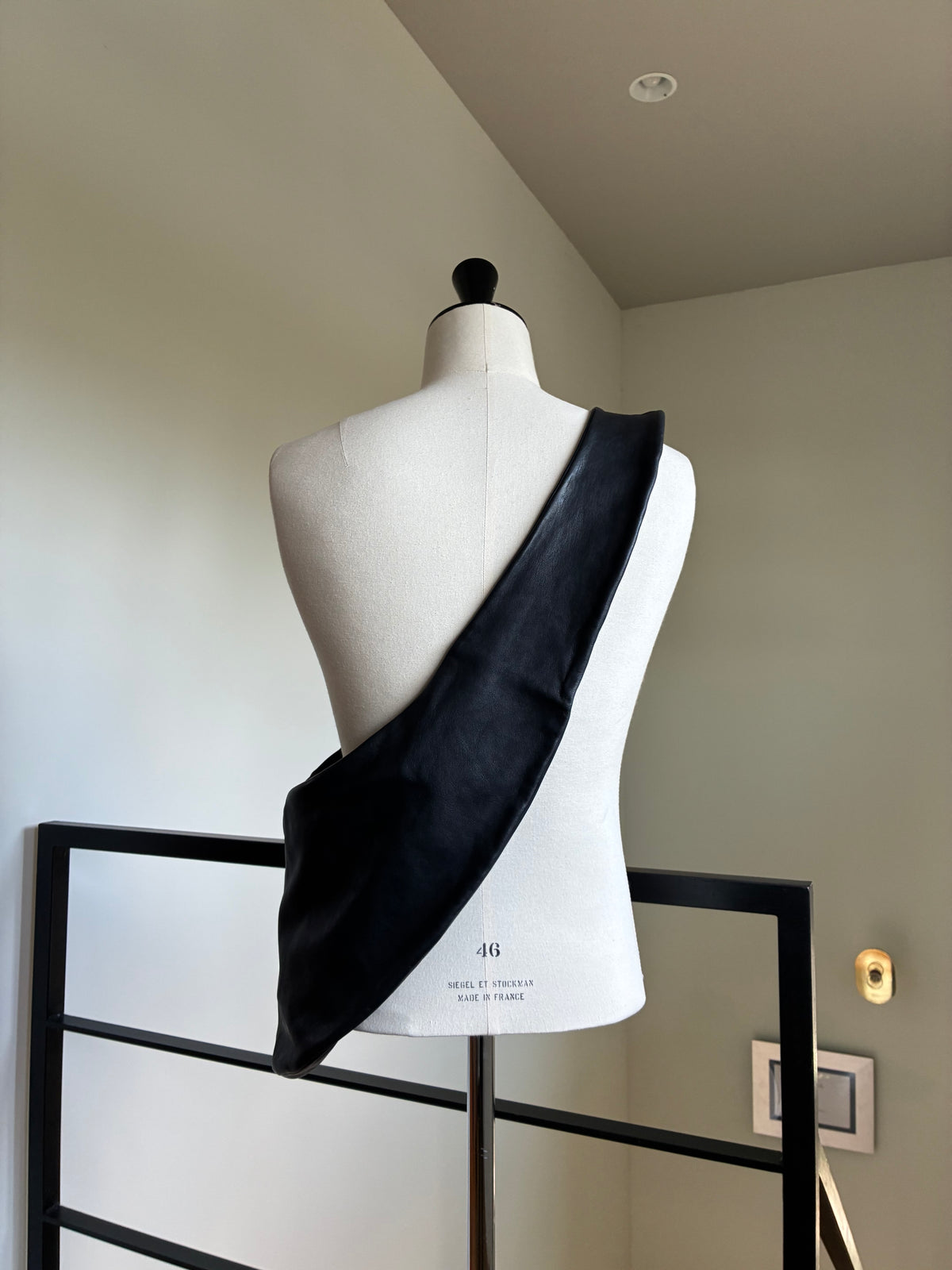 GABRIELA COLL GARMENTS S19 NO.250 LEATHER CROSSED BAG