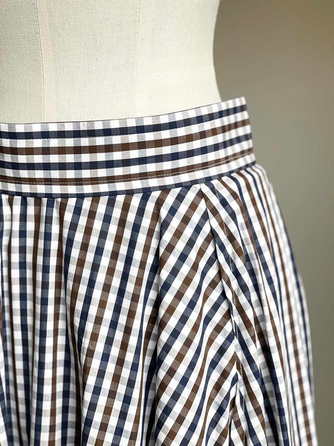 MADISONBLUE TUCK CIRCULAR SK M.GINGHAM