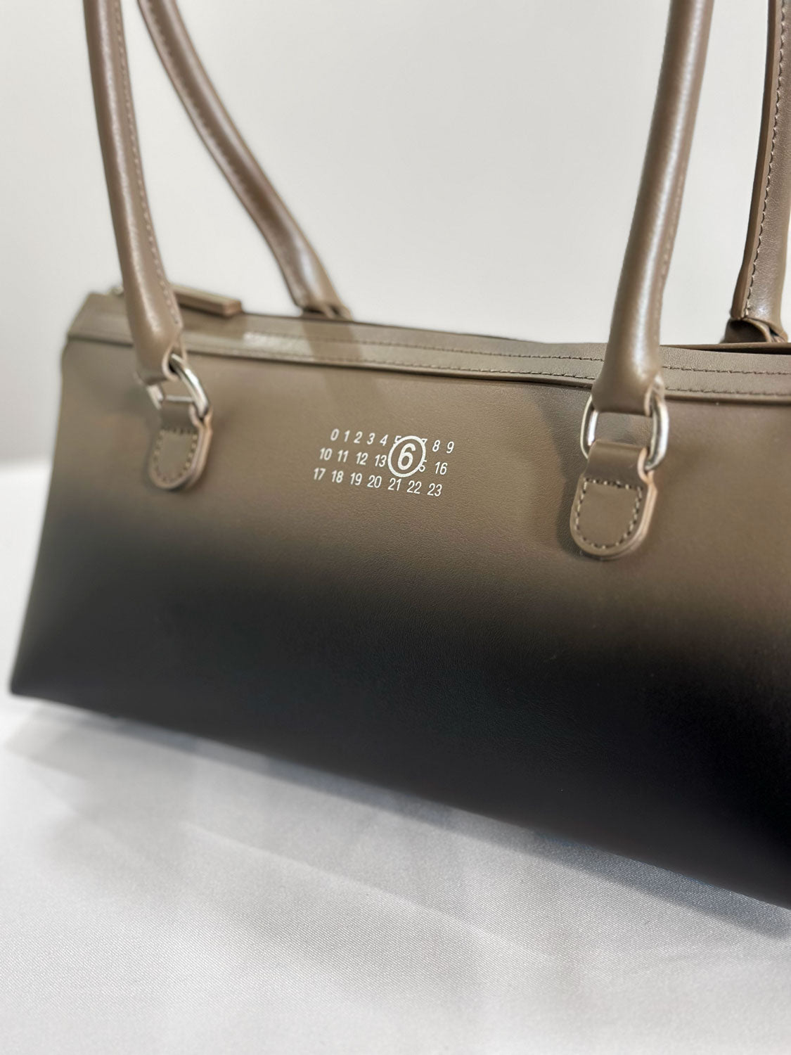 MM⑥ SB6ZH0040 NEW BAULETTO J MEDIUM BAG
