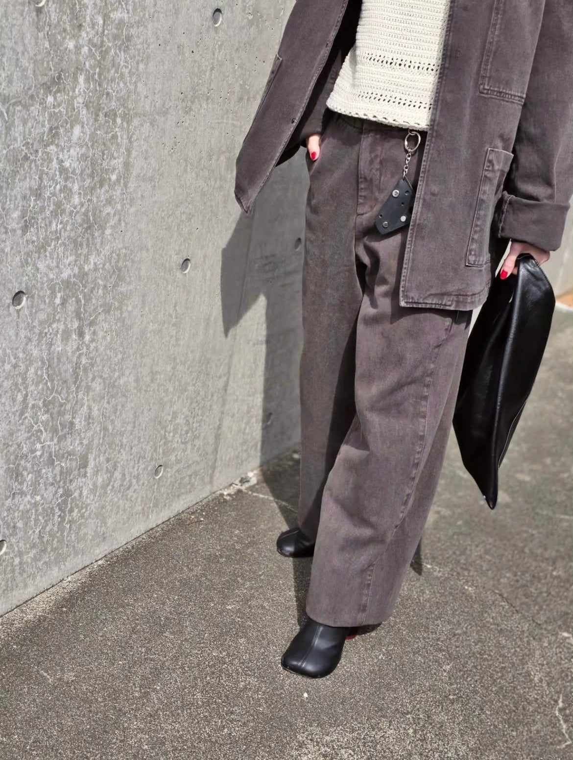 AMOMENTO GARMENTS DYED CURVED SEAM DENIM