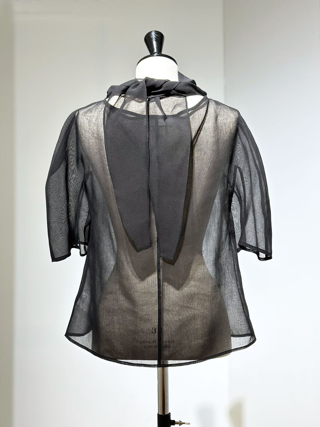 AMOMENTO KNOTTED COLLAR TOP