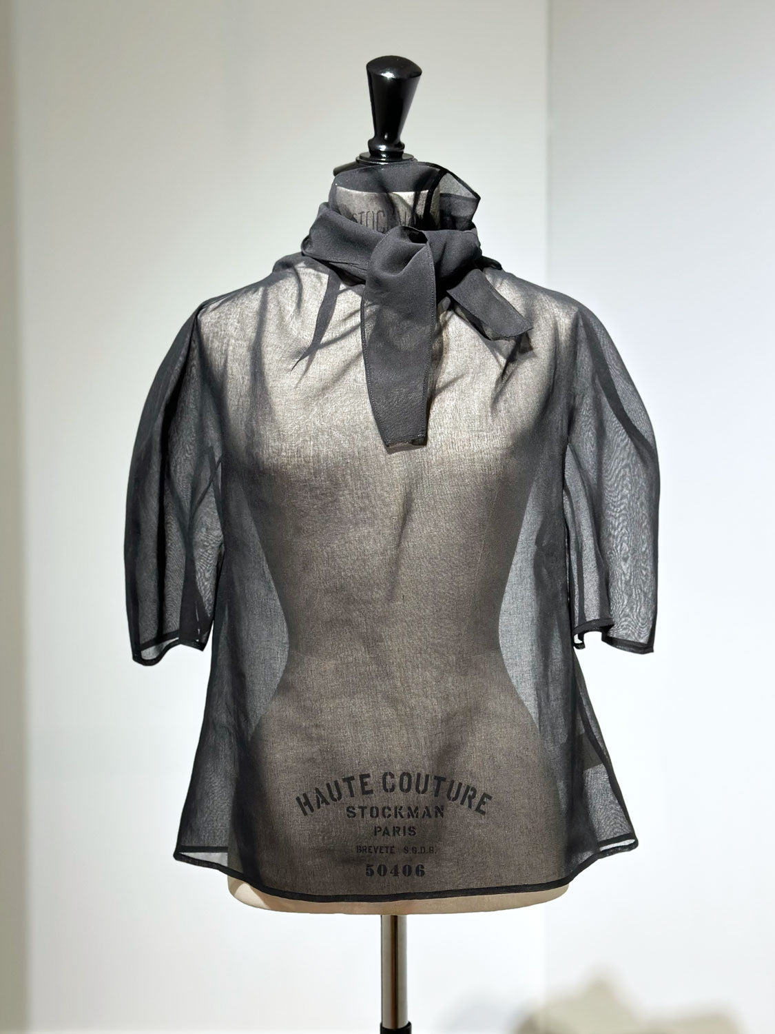 AMOMENTO KNOTTED COLLAR TOP