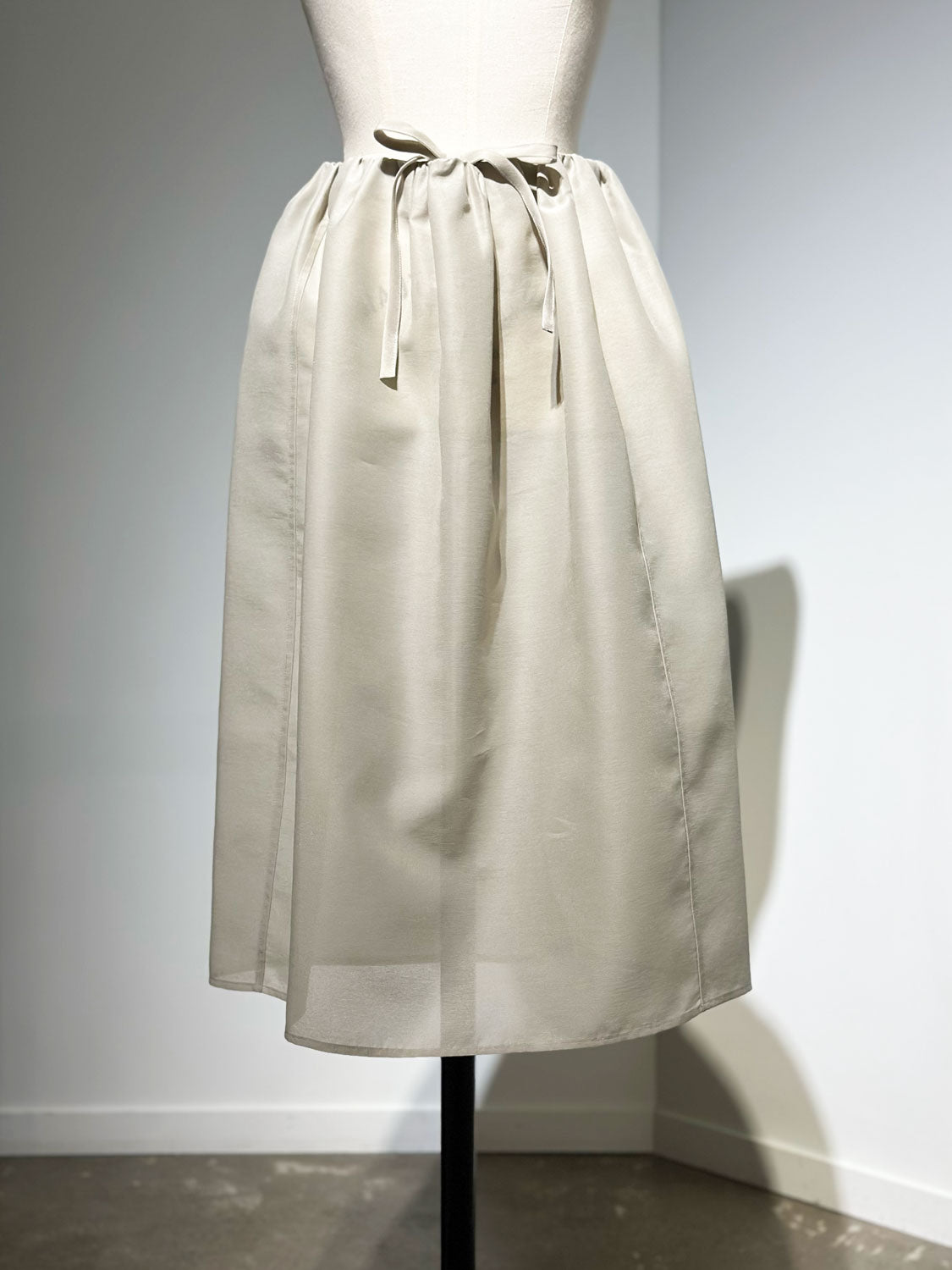 AMOMENTO SHIRRING ORGANZA SKIRT