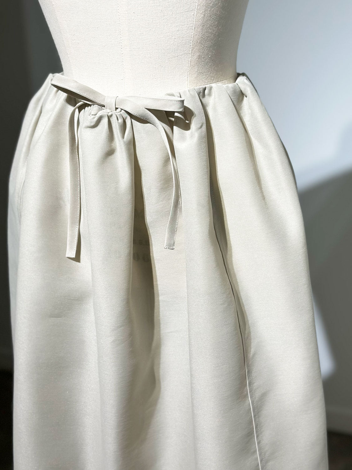 AMOMENTO SHIRRING ORGANZA SKIRT