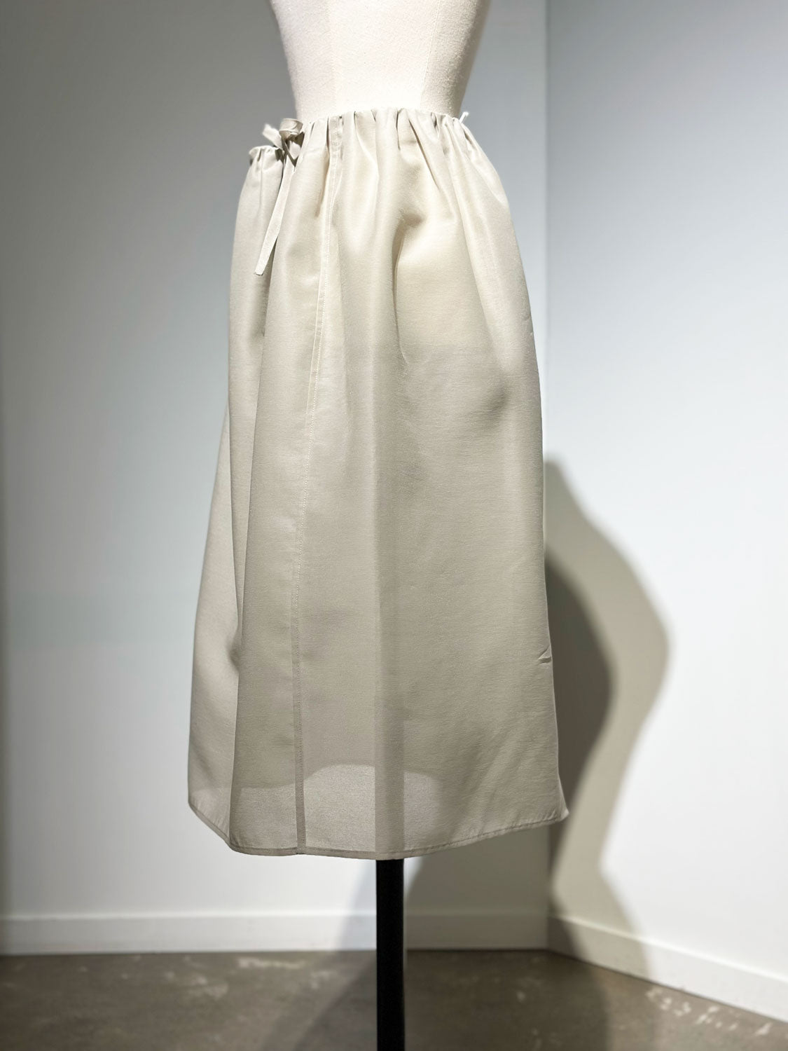 AMOMENTO SHIRRING ORGANZA SKIRT