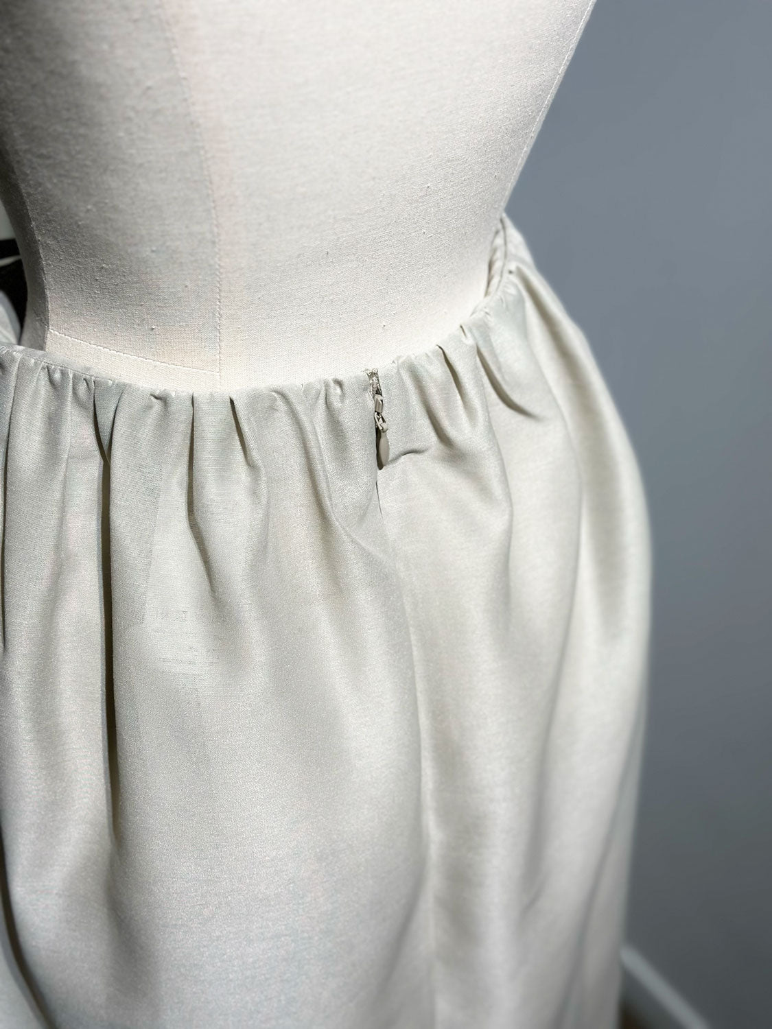 AMOMENTO SHIRRING ORGANZA SKIRT