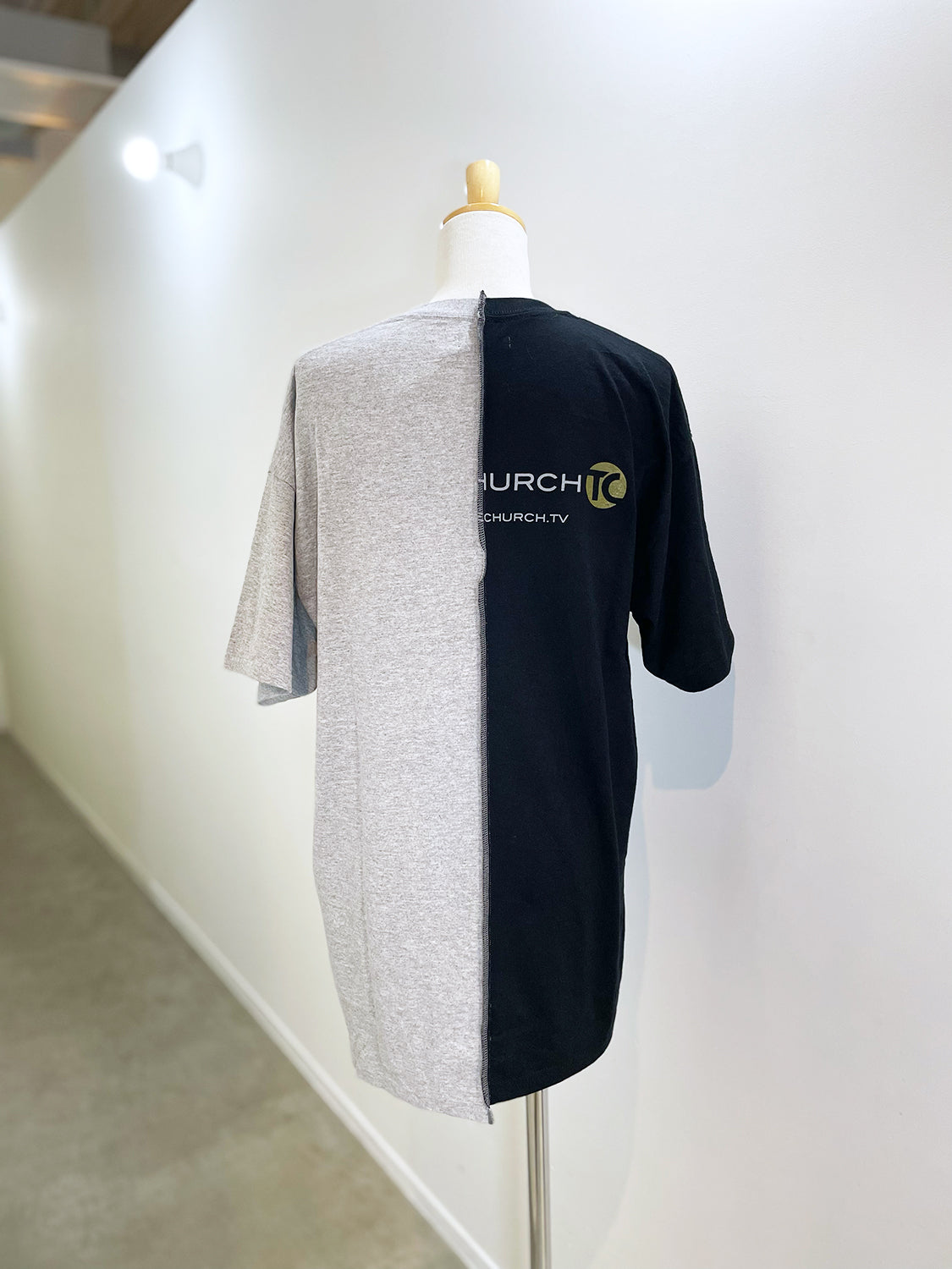 QUIITO HALF LOGO TEE