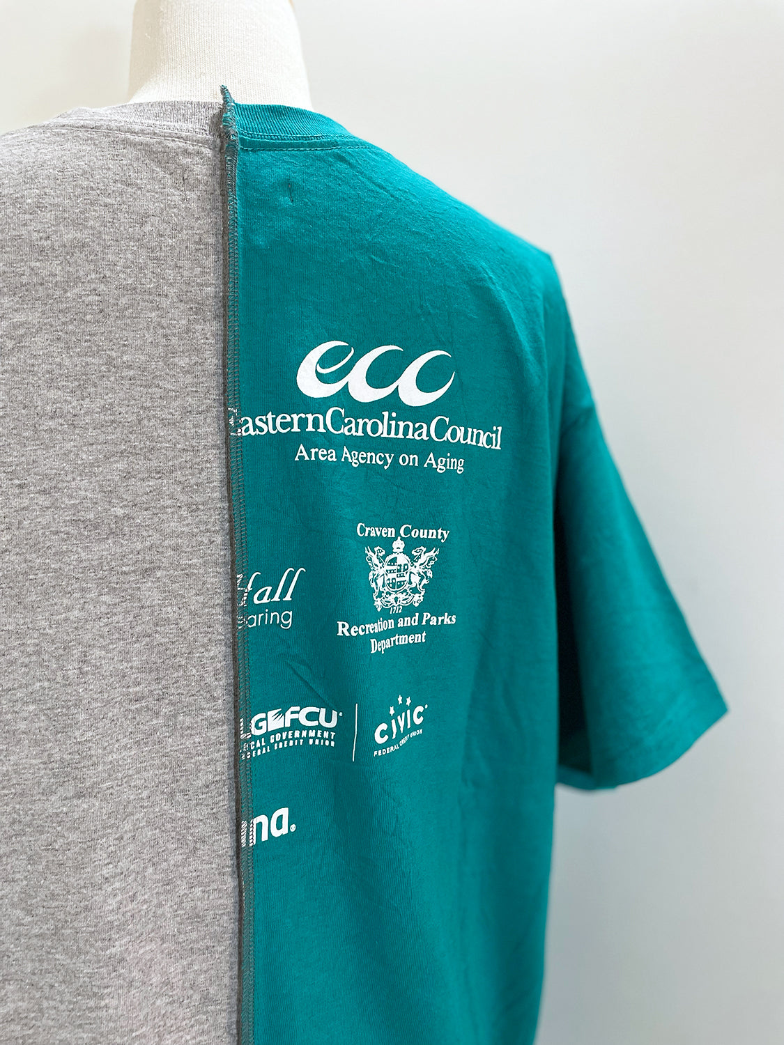 QUIITO HALF LOGO TEE