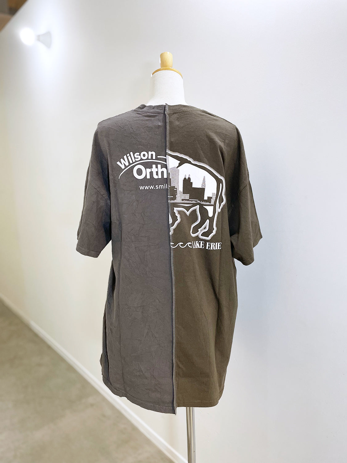 QUIITO HALF LOGO TEE
