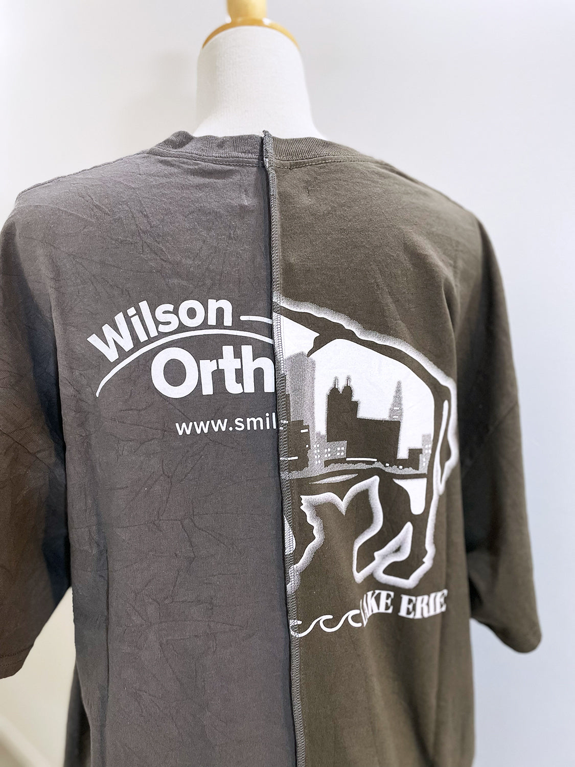 QUIITO HALF LOGO TEE
