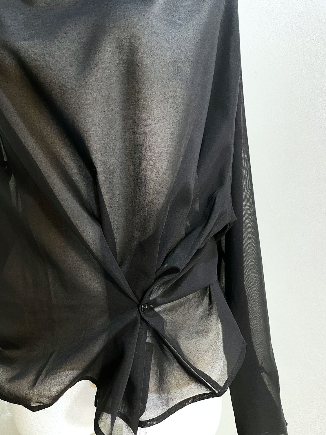 AMOMENTO MOCK NECK TWO WAY BLOUSE