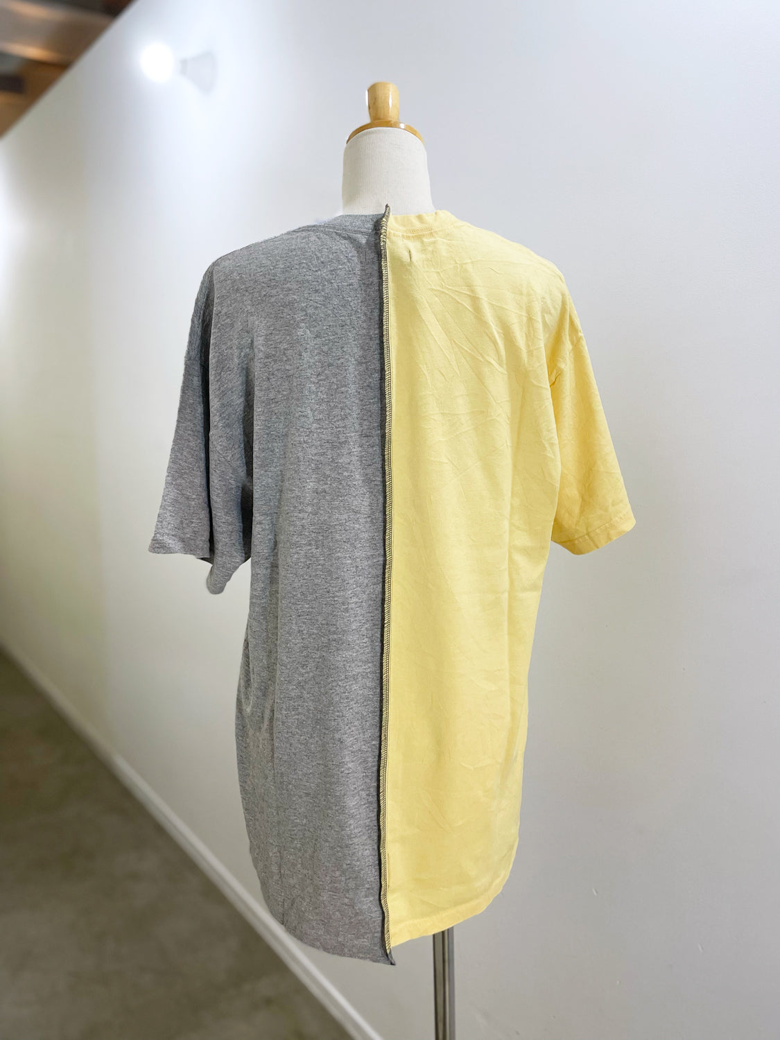 QUIITO HALF LOGO TEE