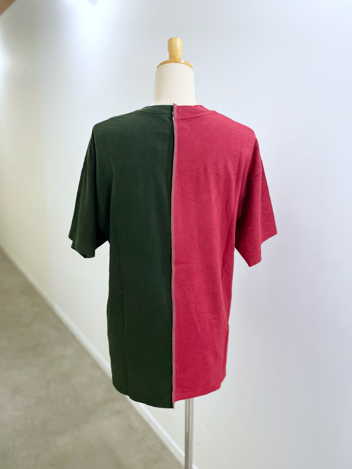QUIITO HALF LOGO TEE