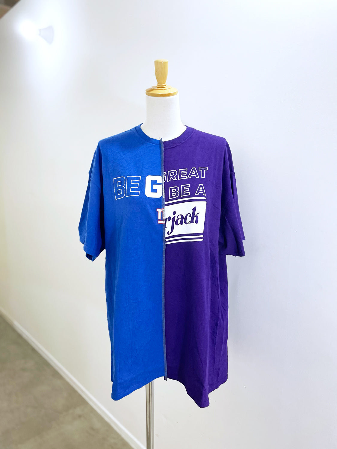 QUIITO HALF LOGO TEE