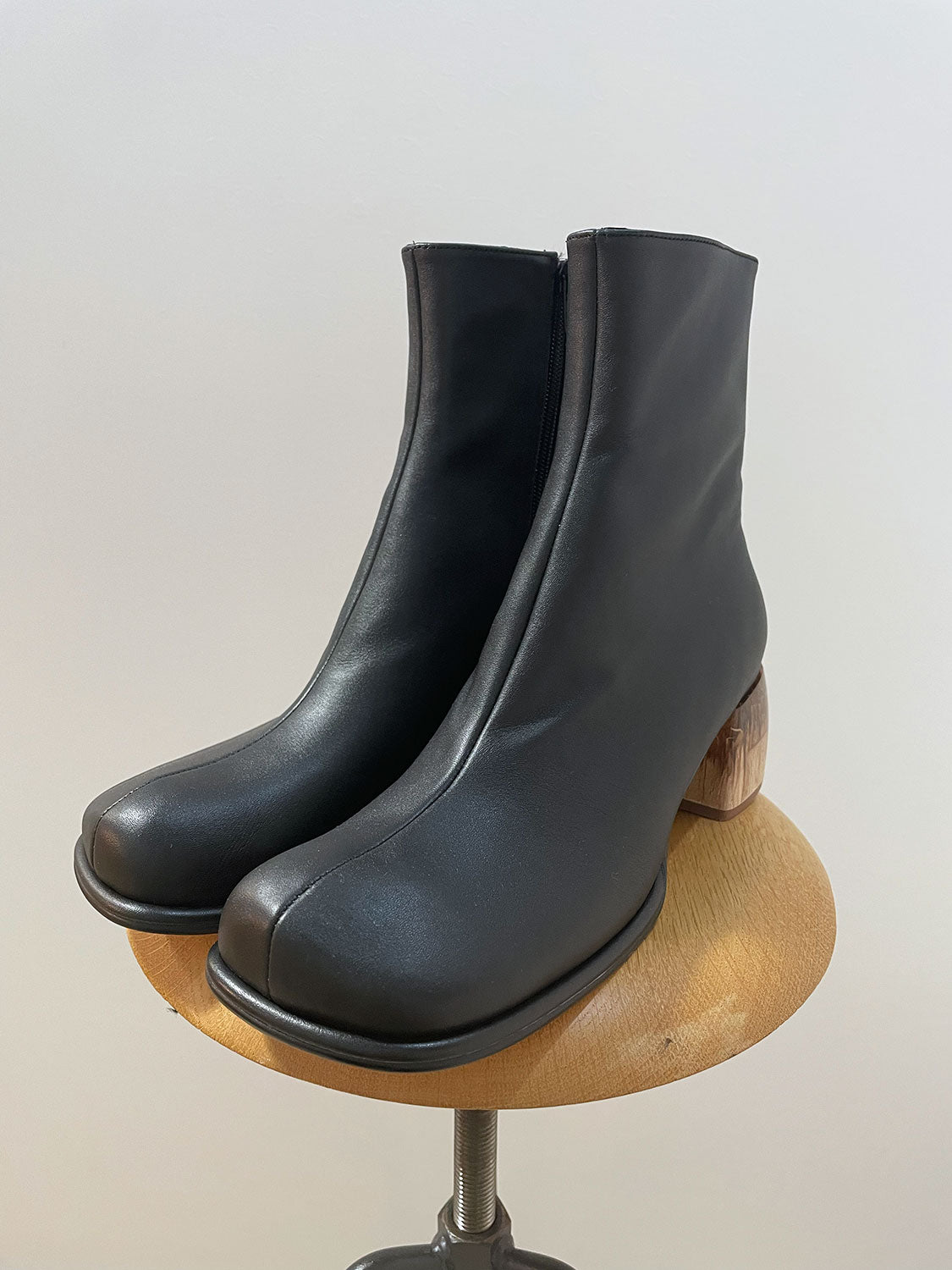 ALM. ADELA LEATHER BOOTS