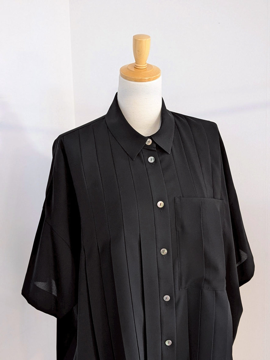 ENFOLD PLEATS WIDE BOX SHIRT