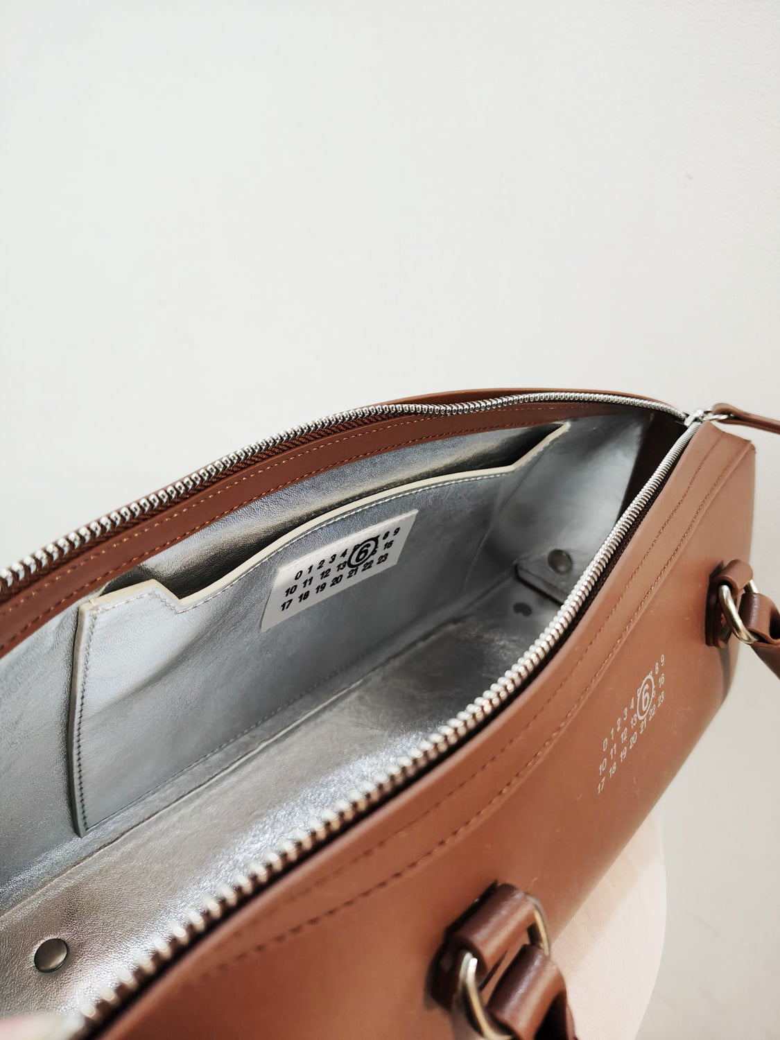 MM⑥ SB6ZH0040 NEW BAULETTO J MEDIUM BAG