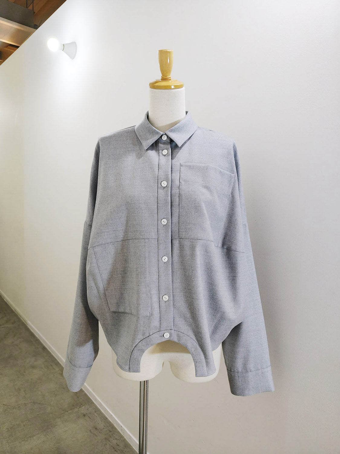 ENFOLD SYMMETRY CROPPED SHIRT