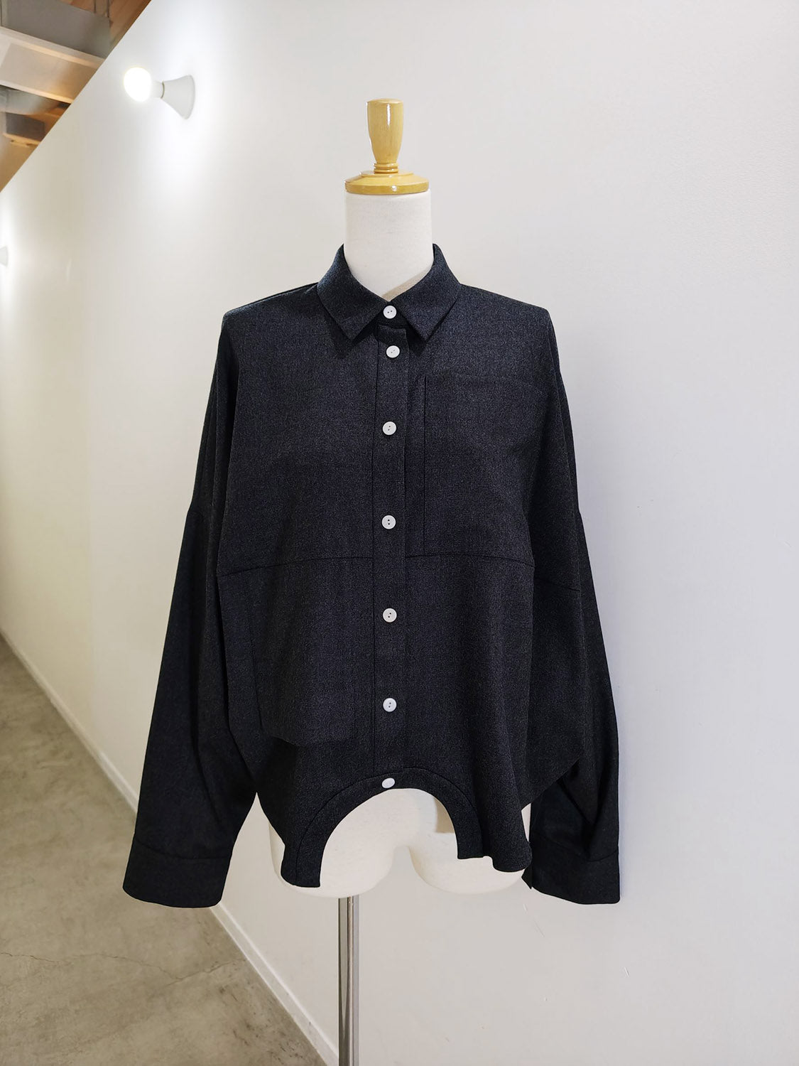 ENFOLD SYMMETRY CROPPED SHIRT