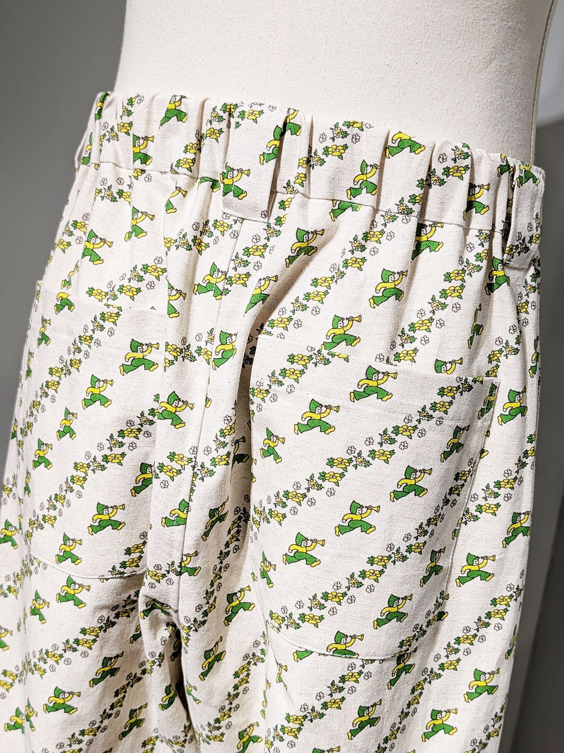 WATARU TOMINAGA SINGLE-PLEAT TROUSERS Company
