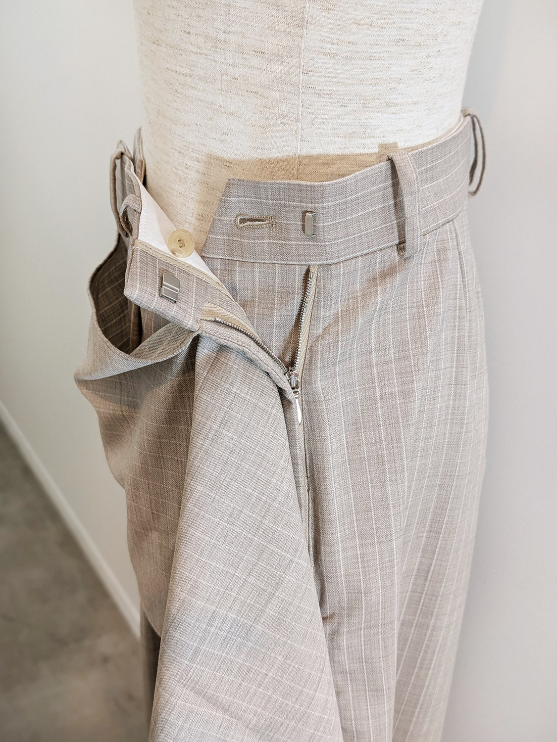 HED MAYNER PIN STRIPED WOOL STRETCH SPT