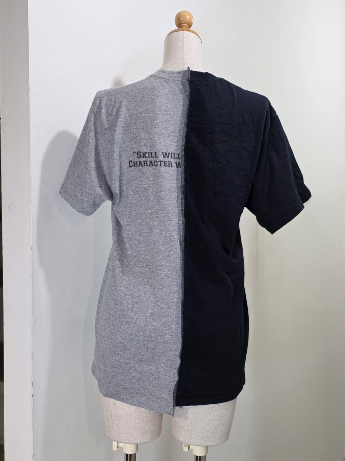 QUIITO HALF LOGO TEE