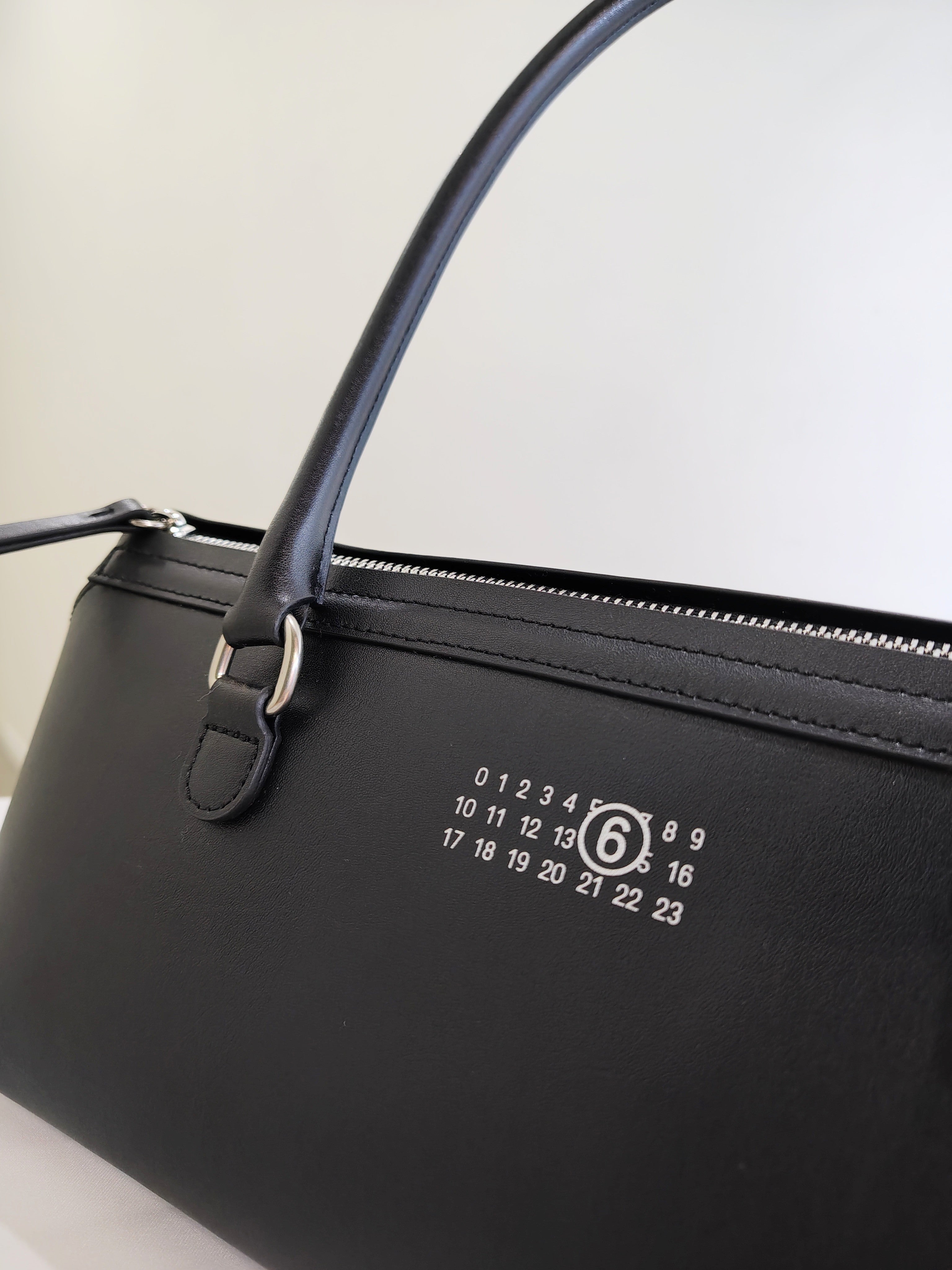 MM⑥ SB6ZH0040 NEW BAULETTO J MEDIUM BAG