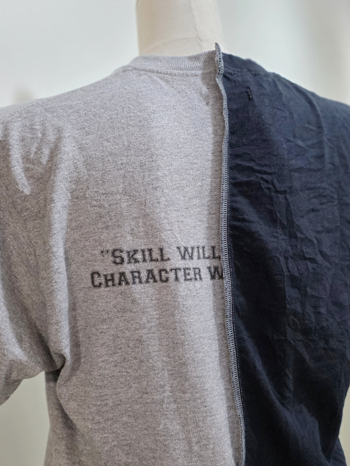 QUIITO HALF LOGO TEE