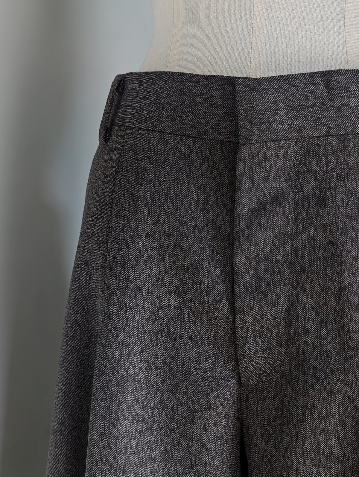 MADISONBLUE WIDE TUCK PT HERRINGBONE