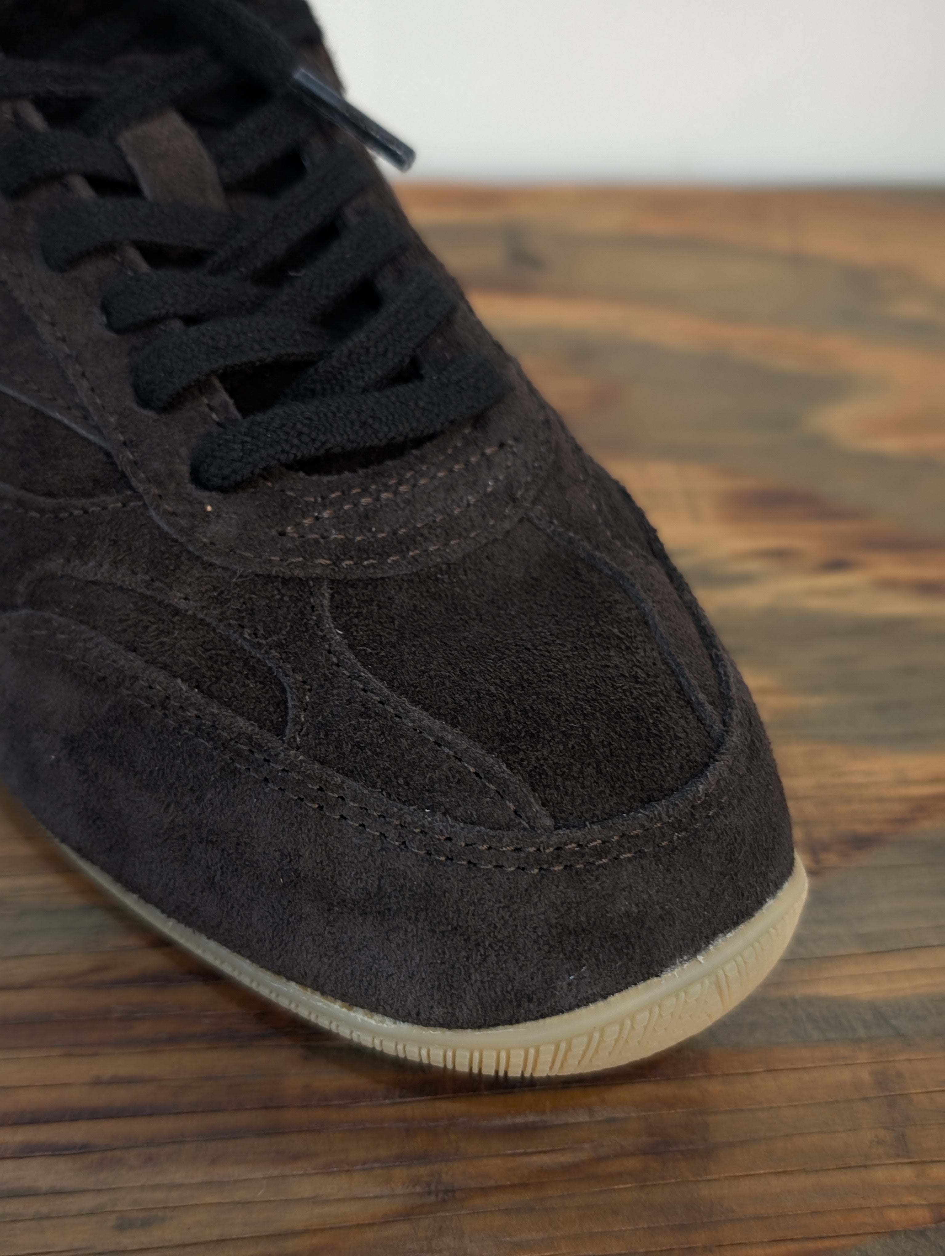 D.A.T.E.【FUGA LOW VELOUR CHOCOLATE】