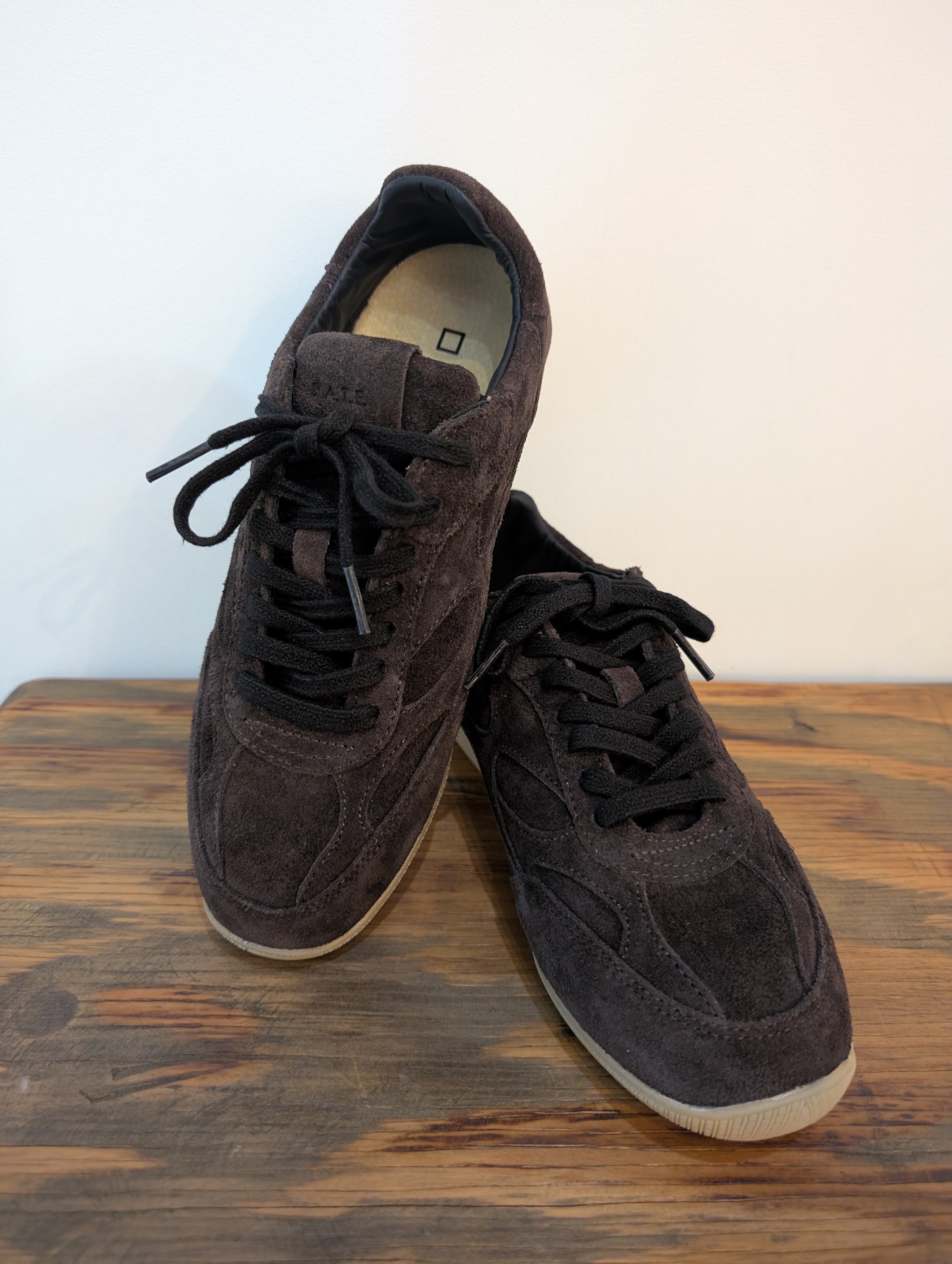 D.A.T.E.【FUGA LOW VELOUR CHOCOLATE】