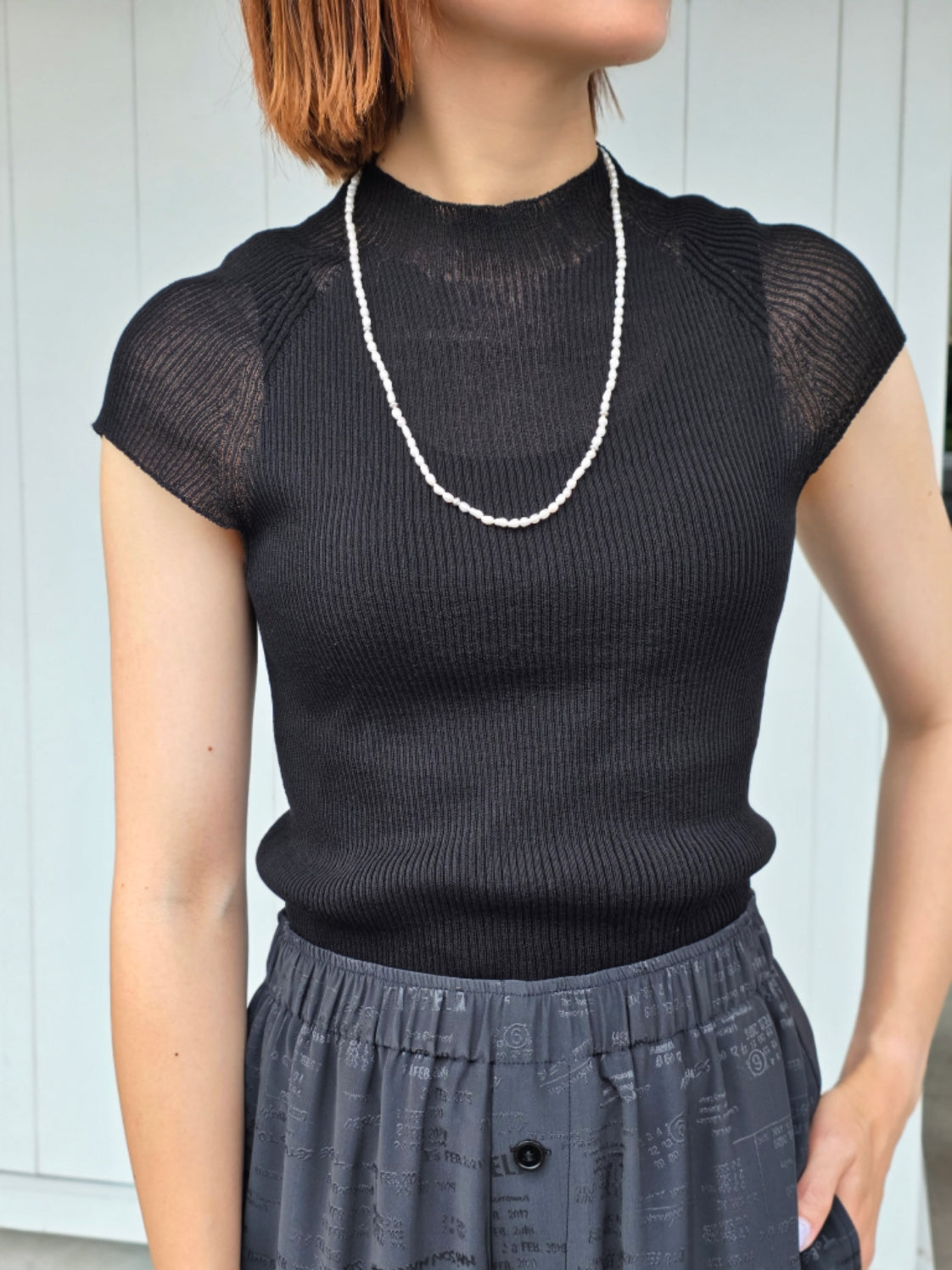 AMOMENTO WHOLEGARMENT CAP SLEEVE KNIT TOP