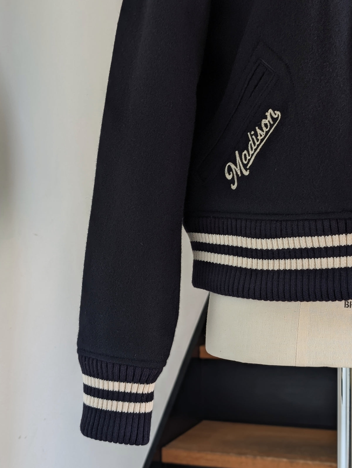 MADISONBLUE COMPACT STADIUM BOMBER JK