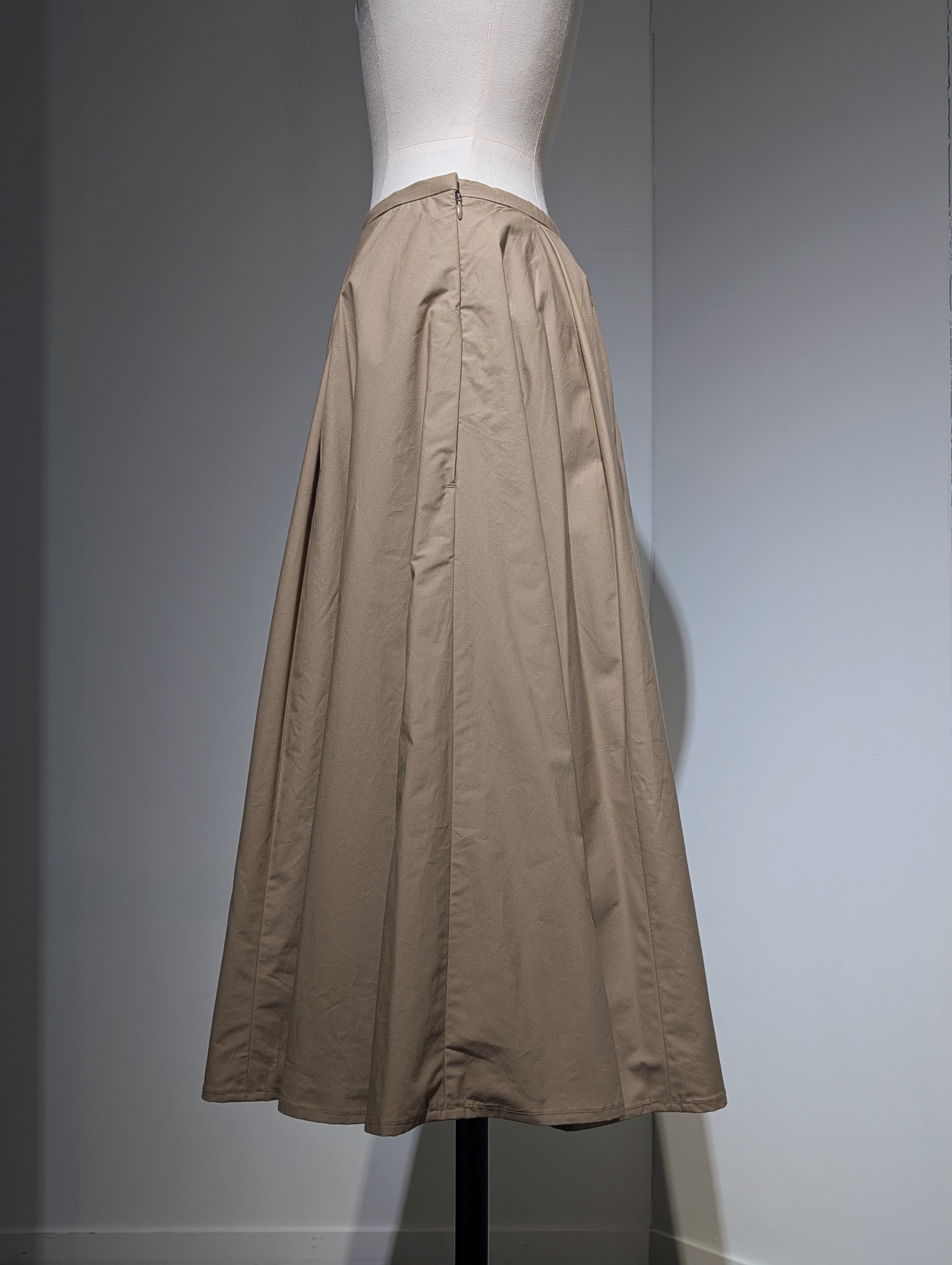 MADISONBLUE TUCKED MI-MOLLET FLARE SKIRT