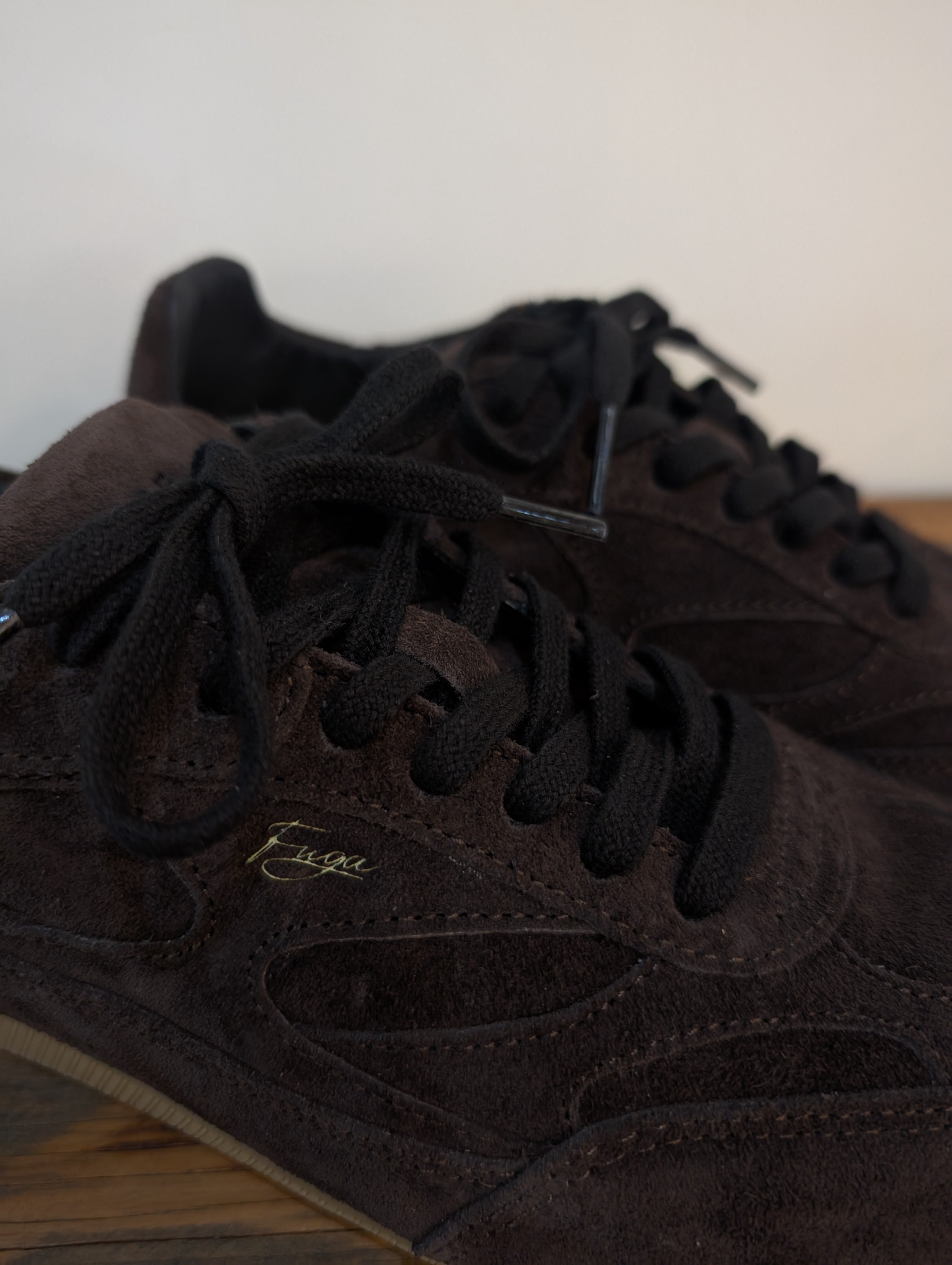 D.A.T.E.【FUGA LOW VELOUR CHOCOLATE】