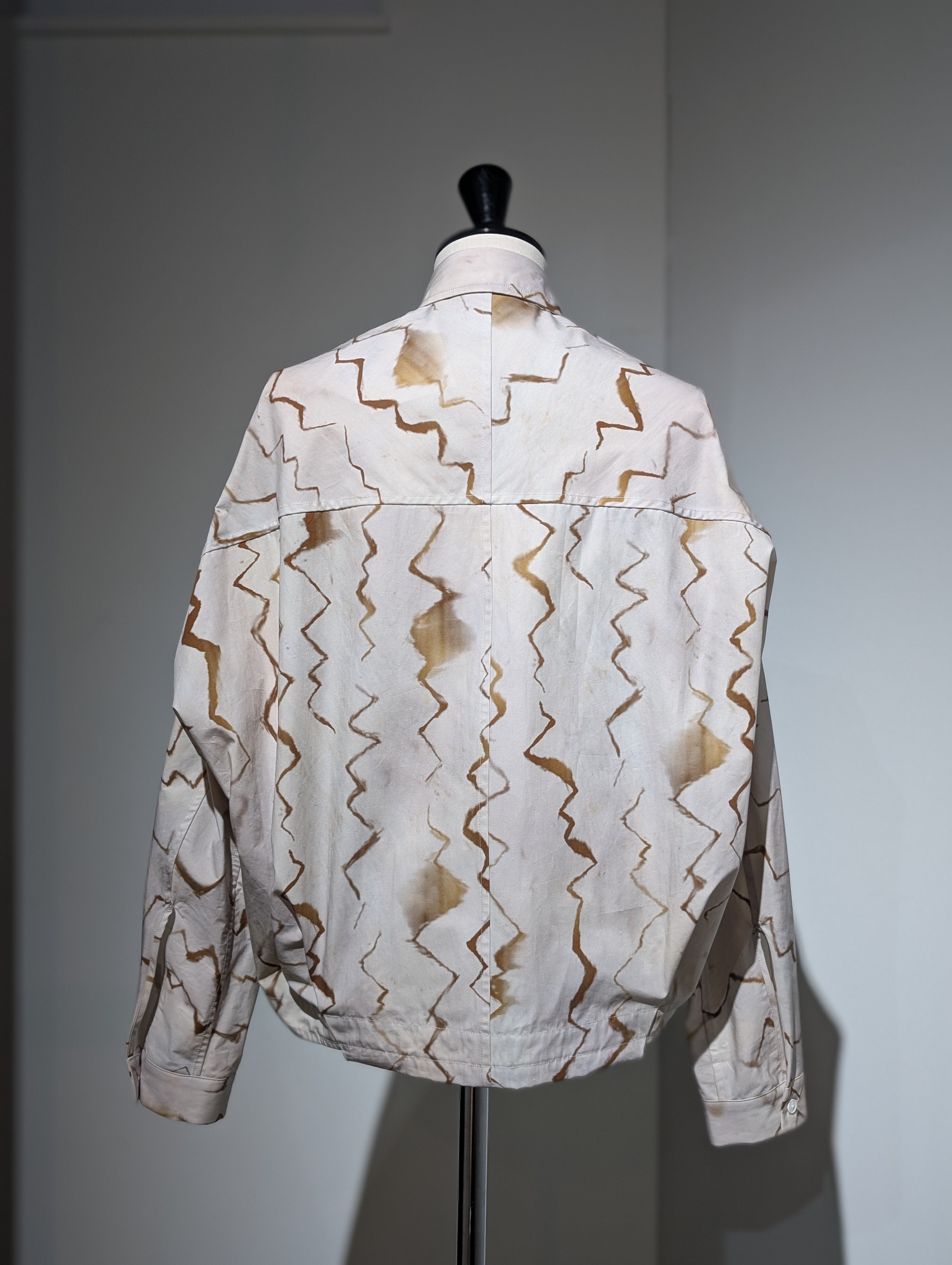 AEHRR 【Draping Action Pleats Sleeve Print Shirt】