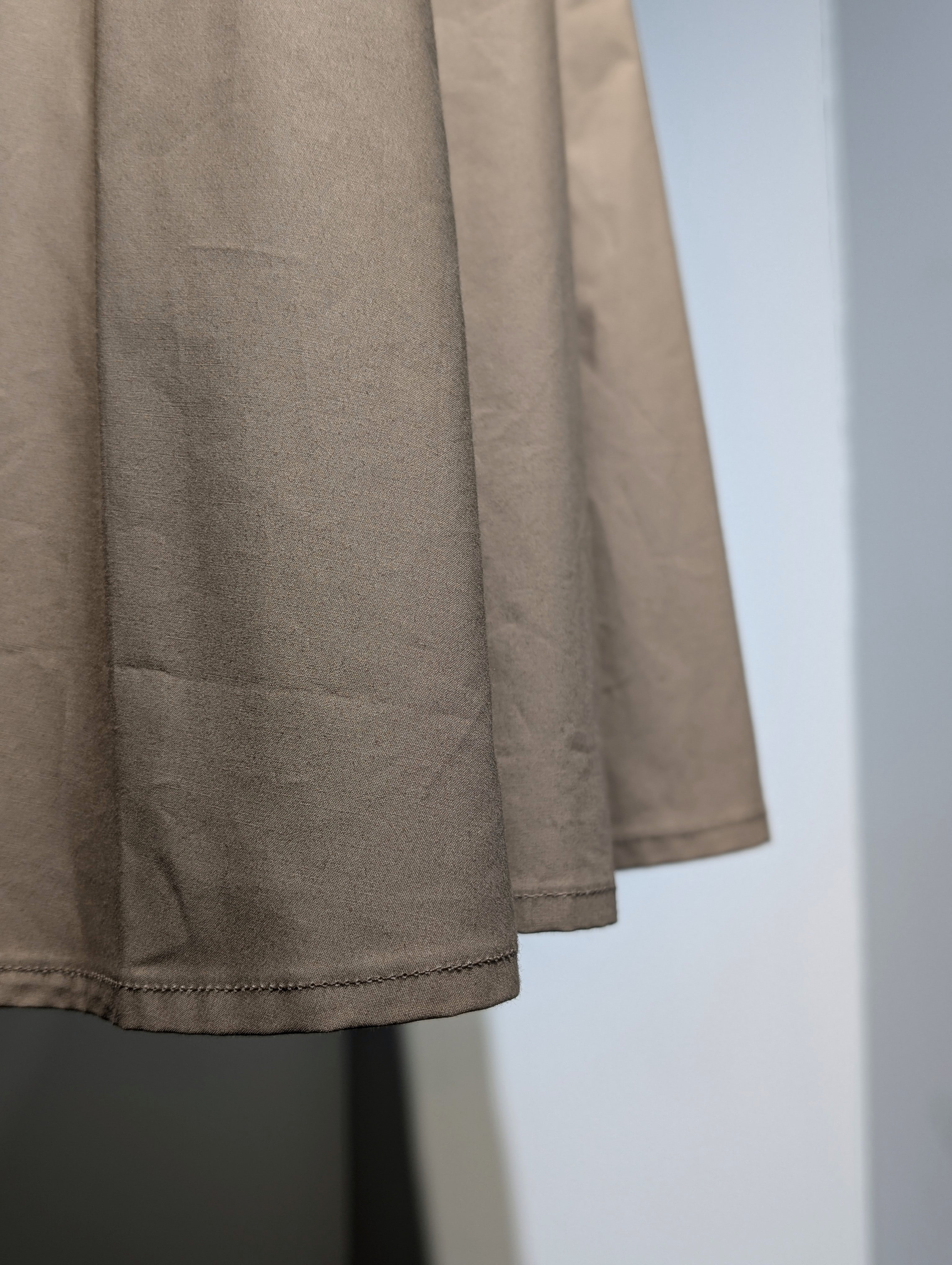 MADISONBLUE TUCKED MI-MOLLET FLARE SKIRT