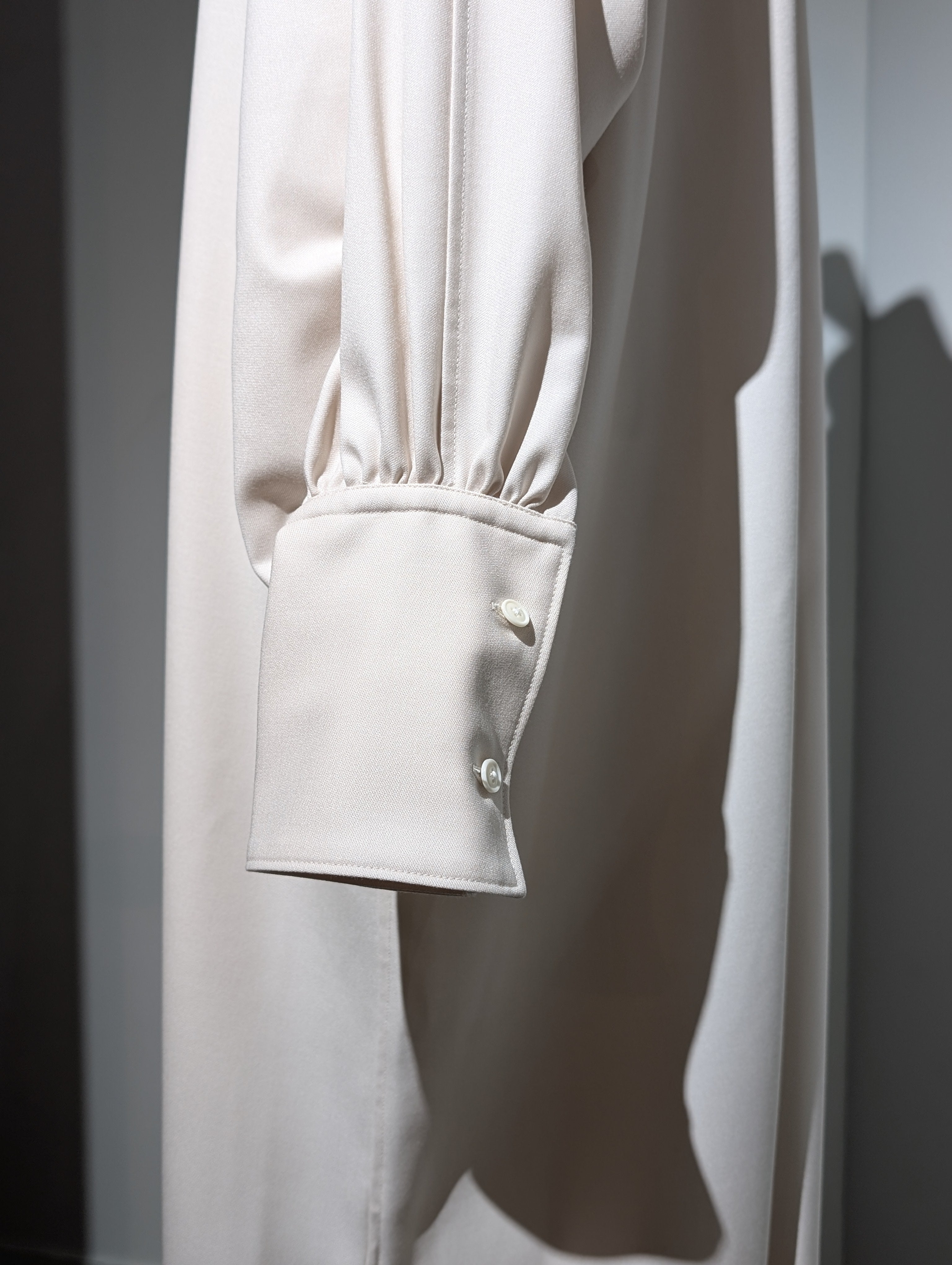 AEHRR 【Draping Yoke Raglan Sleeve C/N OP】