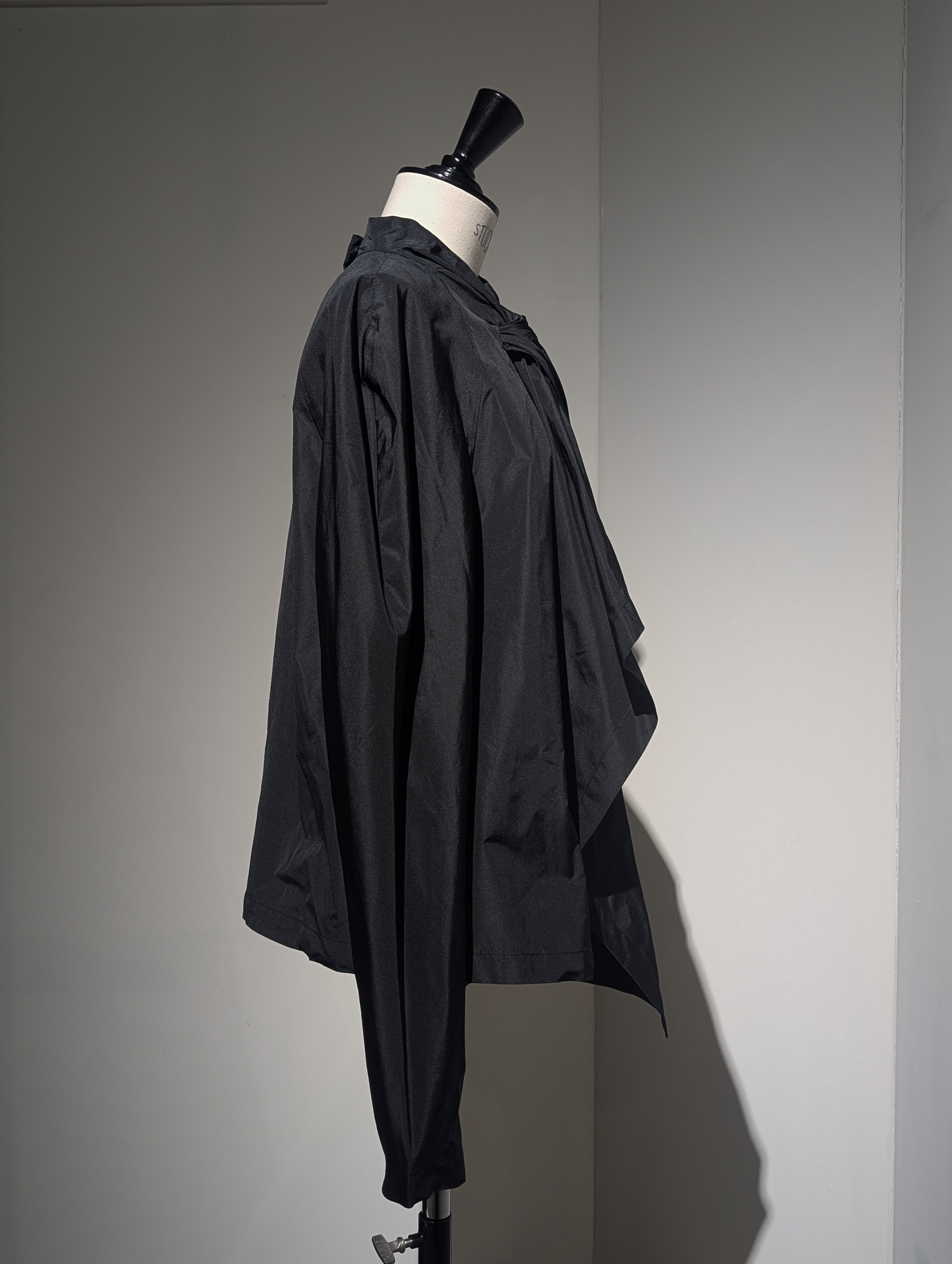 LUTZ HUELLE TWIST TOP