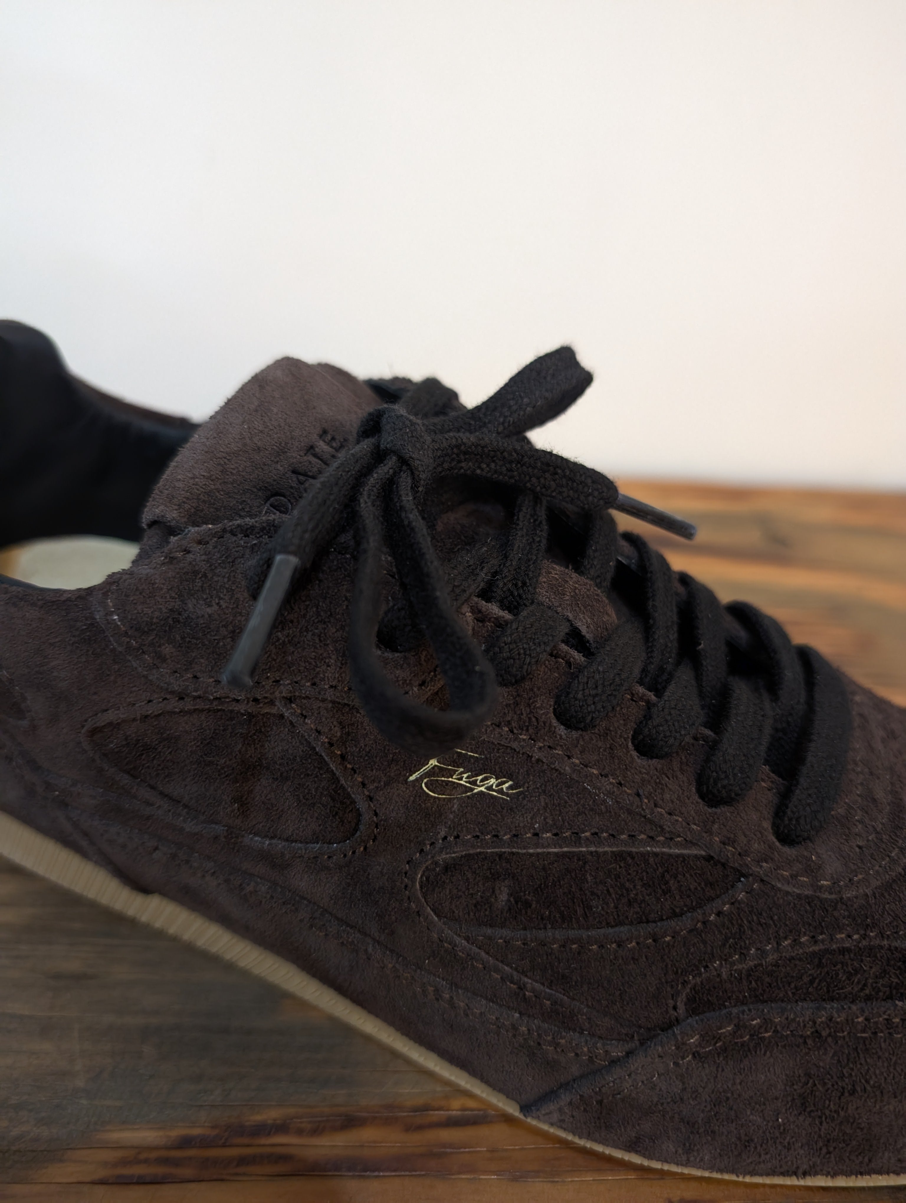 D.A.T.E.【FUGA LOW VELOUR CHOCOLATE】